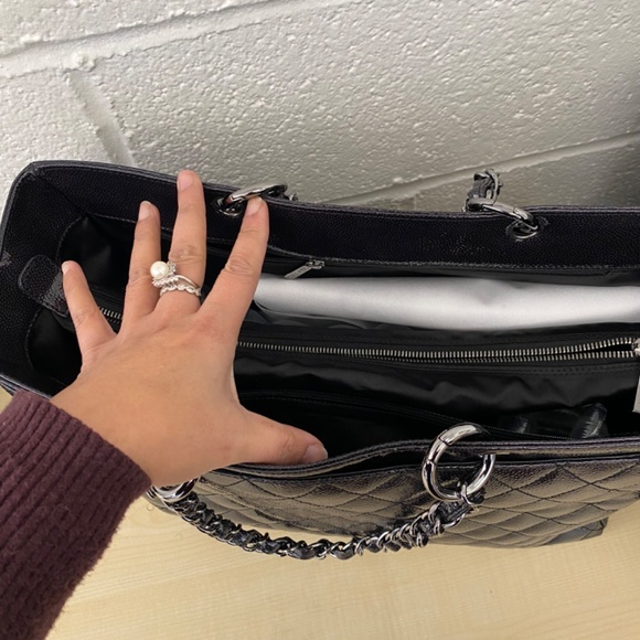 Chanel Reissue patent Caviar large tote bag. Sold - Picture 3 of 11